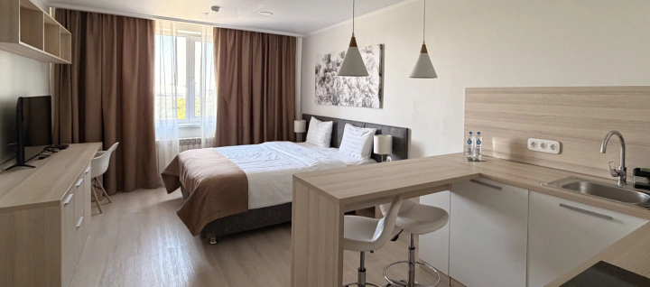 A studio room with a kitchenette